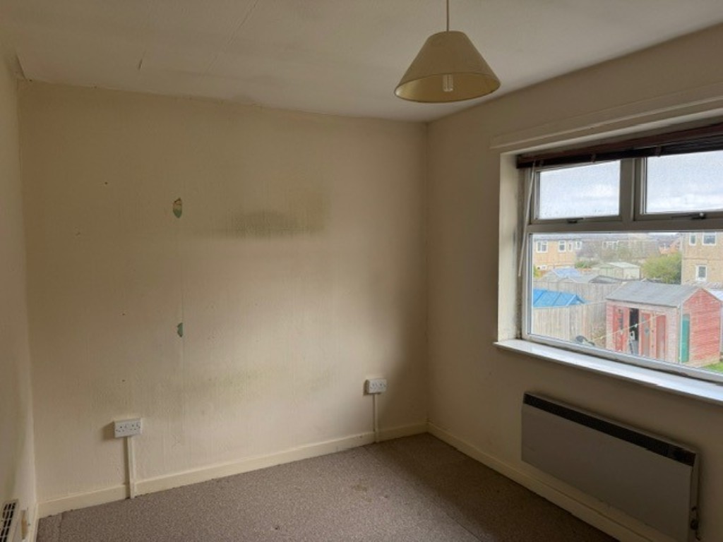 Lot: 121 - HOUSE FOR IMPROVEMENT - Bedroom 1